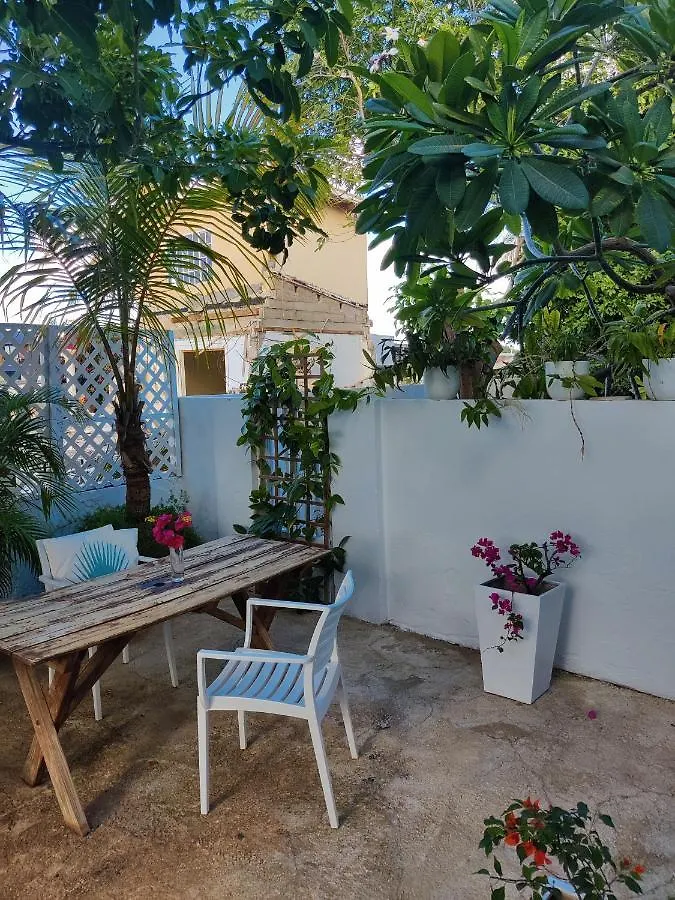 Guest house Bon Bini Studio Hotel Palm Beach