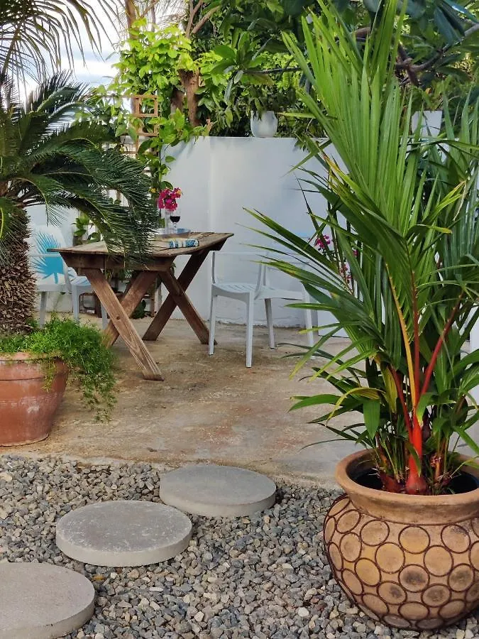 Bon Bini Studio location